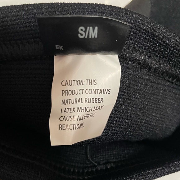 NWOT Ace Brand One Knee Compression Support with 2 compression zones Size Small - Picture 8 of 10